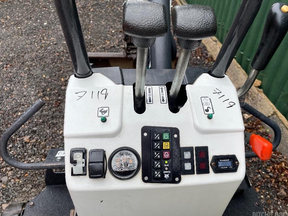 Miniexcavator - Bobcat E 10