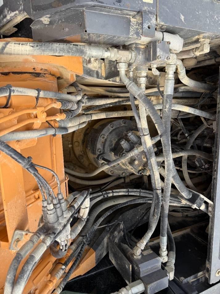 Excavator pe senile - Case CX 370 D