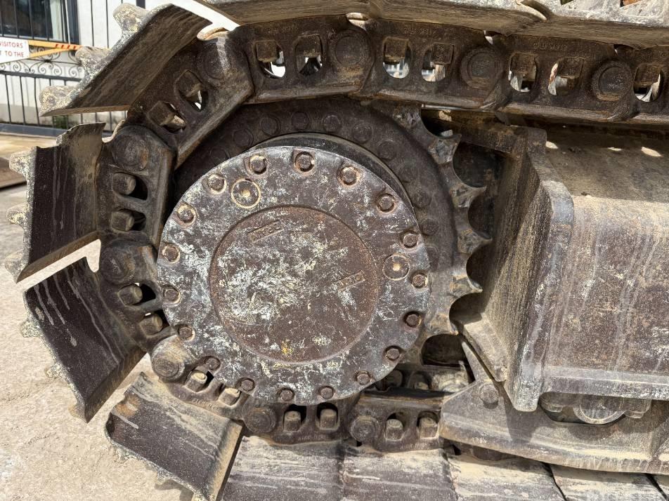 Excavator pe senile - Case CX 370 D