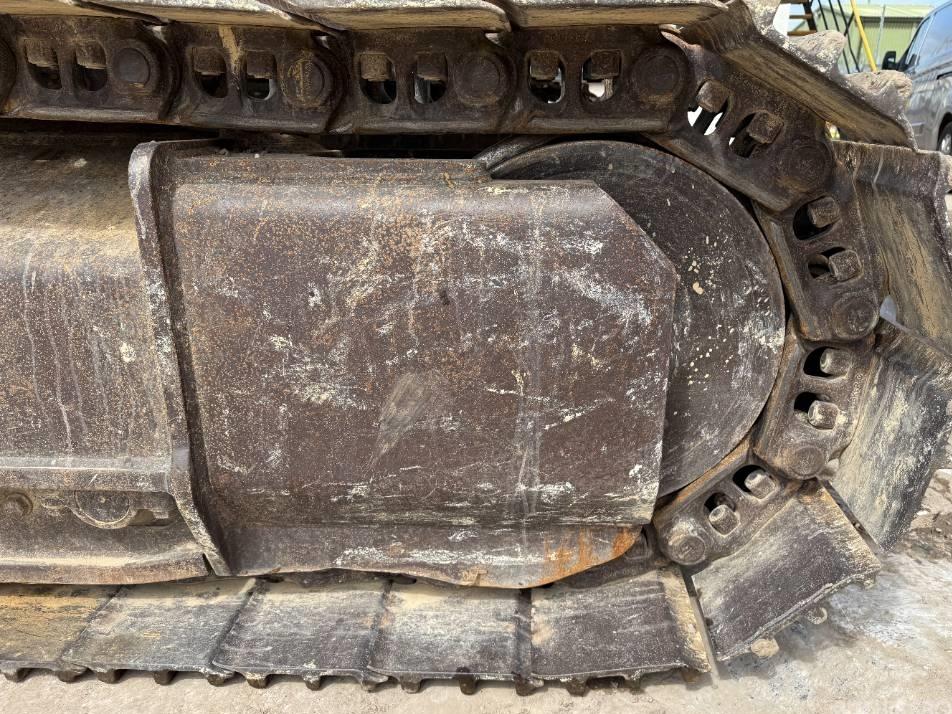 Excavator pe senile - Case CX 370 D