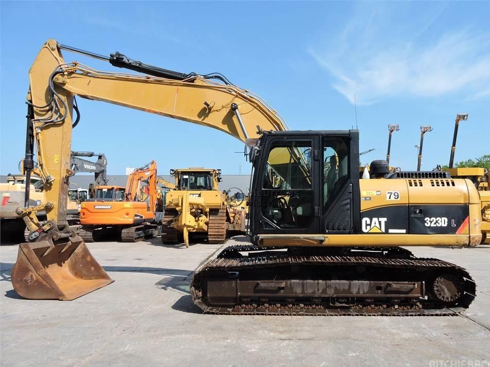Excavator pe senile - CAT 323D
