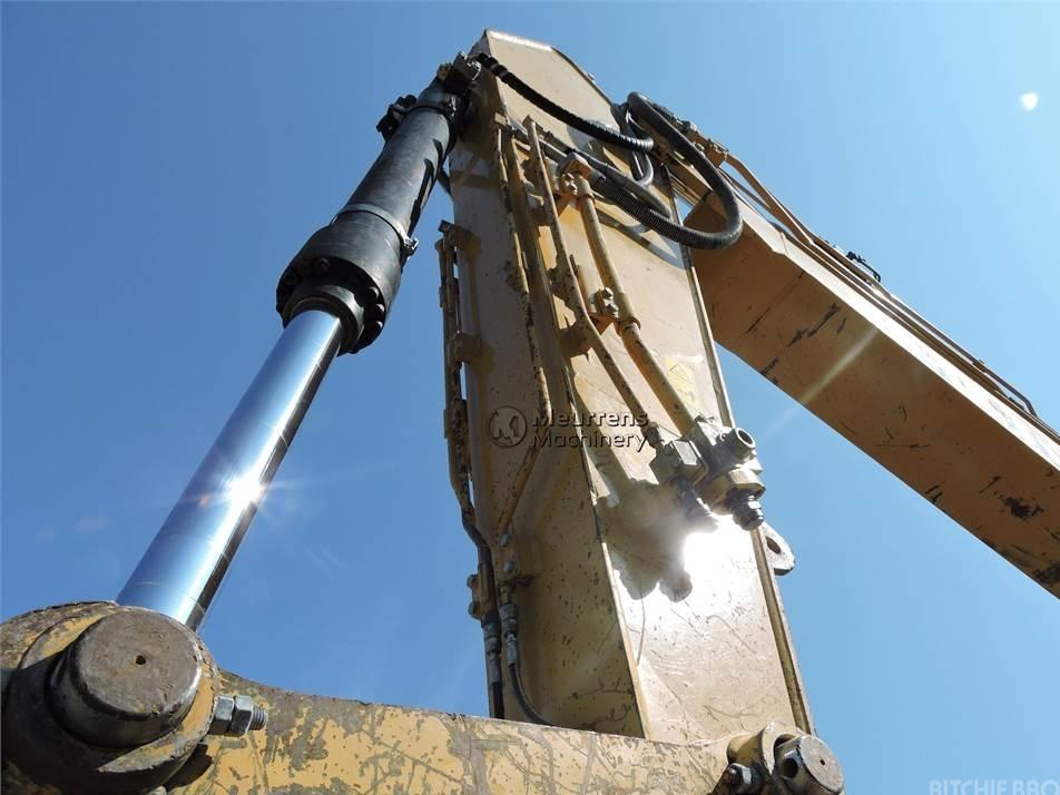 Excavator pe senile - CAT 323D