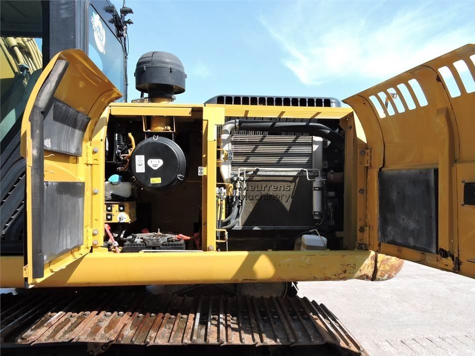 Excavator pe senile - CAT 323D