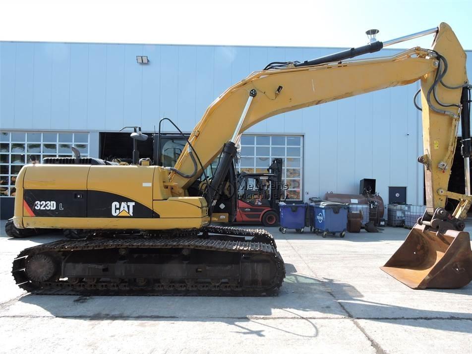 Excavator pe senile - CAT 323D
