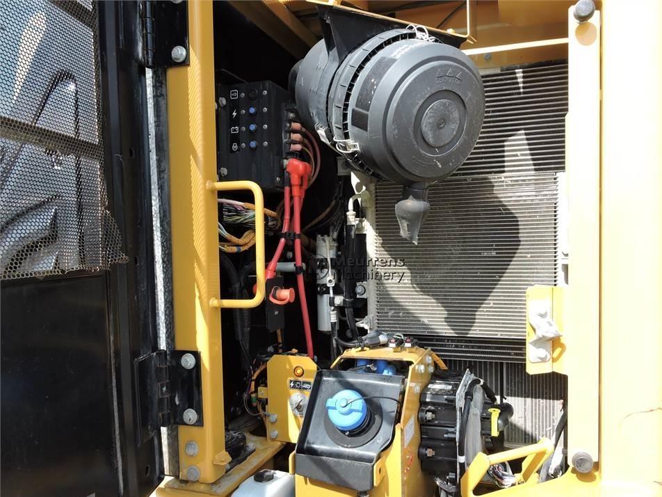 Excavator pe senile - CAT 325F