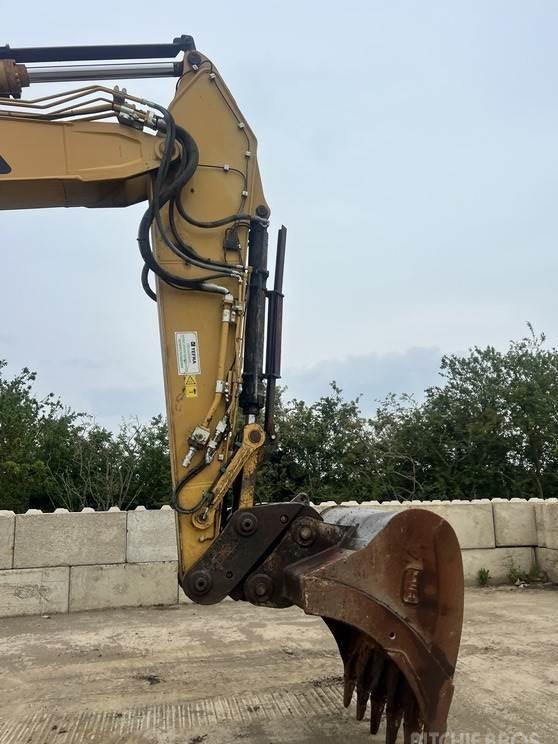 Excavator pe senile - CAT 325FL