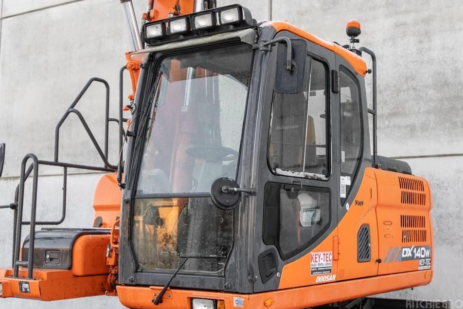 Excavator pe roti - Doosan DX 140 W-3