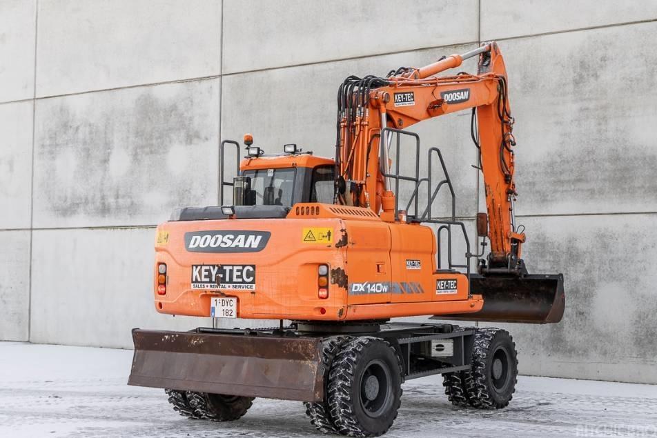 Excavator pe roti - Doosan DX 140 W-3