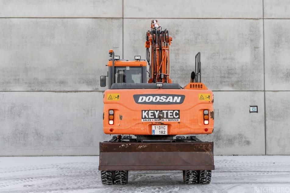 Excavator pe roti - Doosan DX 140 W-3