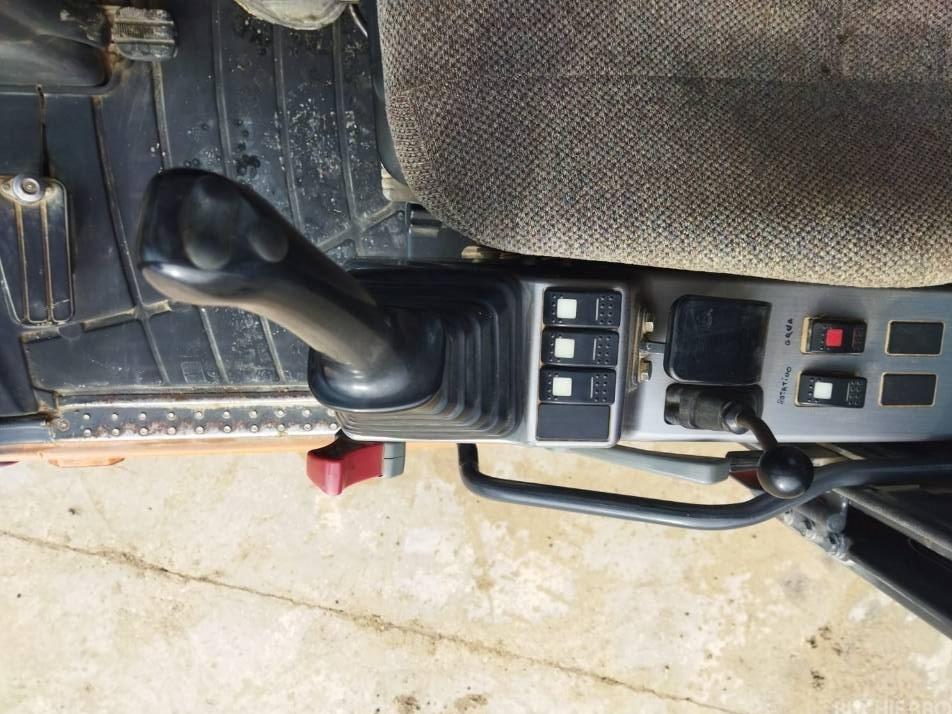 Excavator pe roti - Doosan DX 140 W
