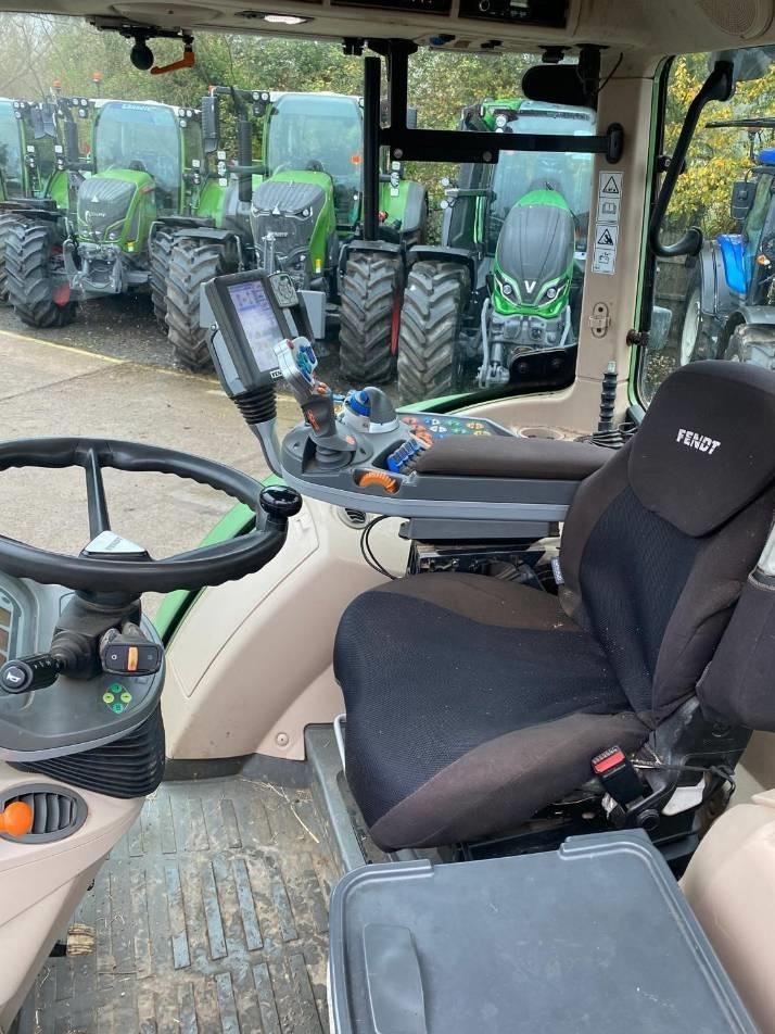 Tractor - Fendt 718