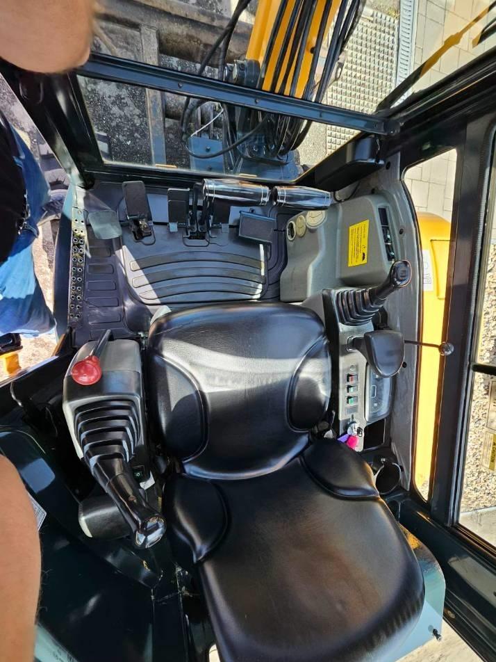 Miniexcavator - Hyundai 27Z-9, 3t, 2 buckets