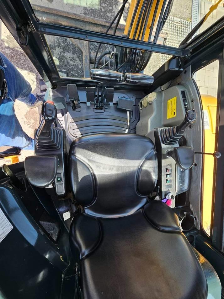 Miniexcavator - Hyundai 27Z-9, 3t, 2 buckets