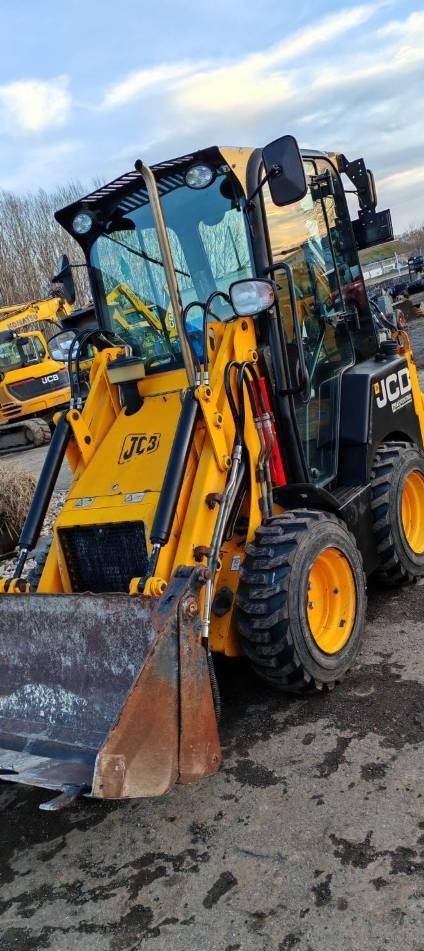 Buldoexcavator - JCB 1 CX 4 buckets, 4 x new tyres, 2 xused tyres, 1st