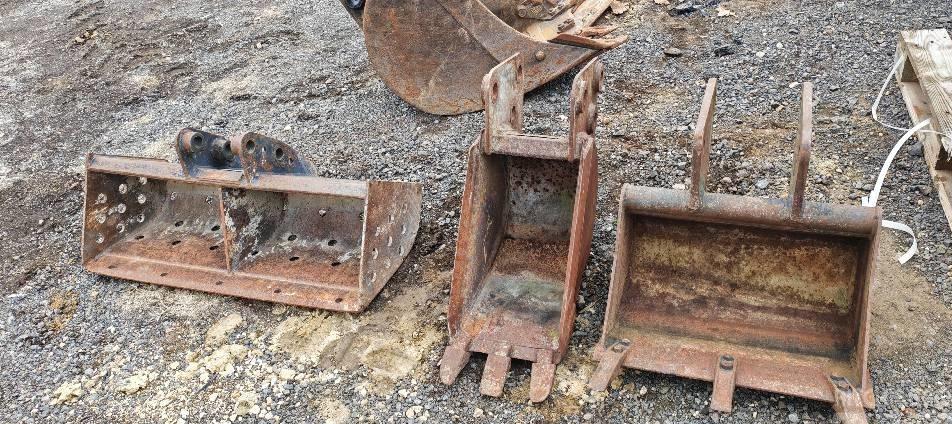 Buldoexcavator - JCB 1 CX 4 buckets, 4 x new tyres, 2 xused tyres, 1st