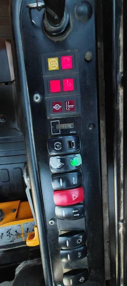 Buldoexcavator - JCB 1 CX 4 buckets, 4 x new tyres, 2 xused tyres, 1st