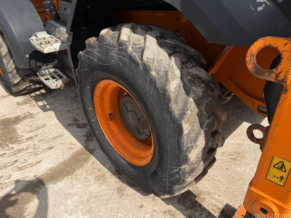Buldoexcavator - JCB 3 CX Compact Plus