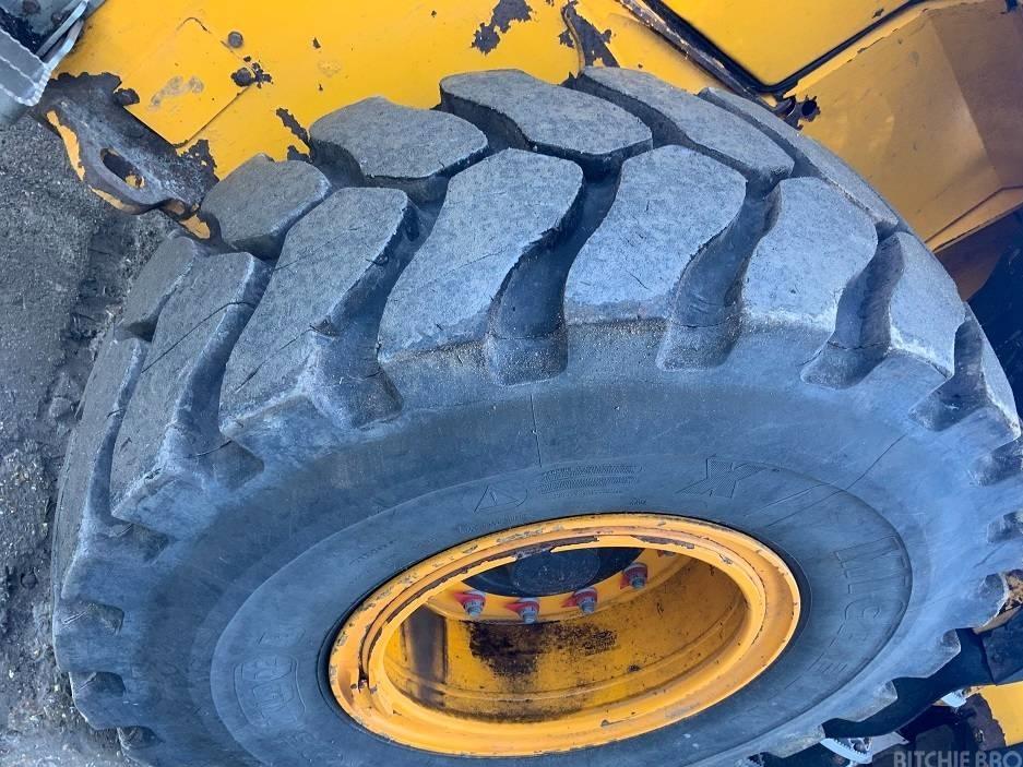 Incarcator frontal - JCB 437 HT