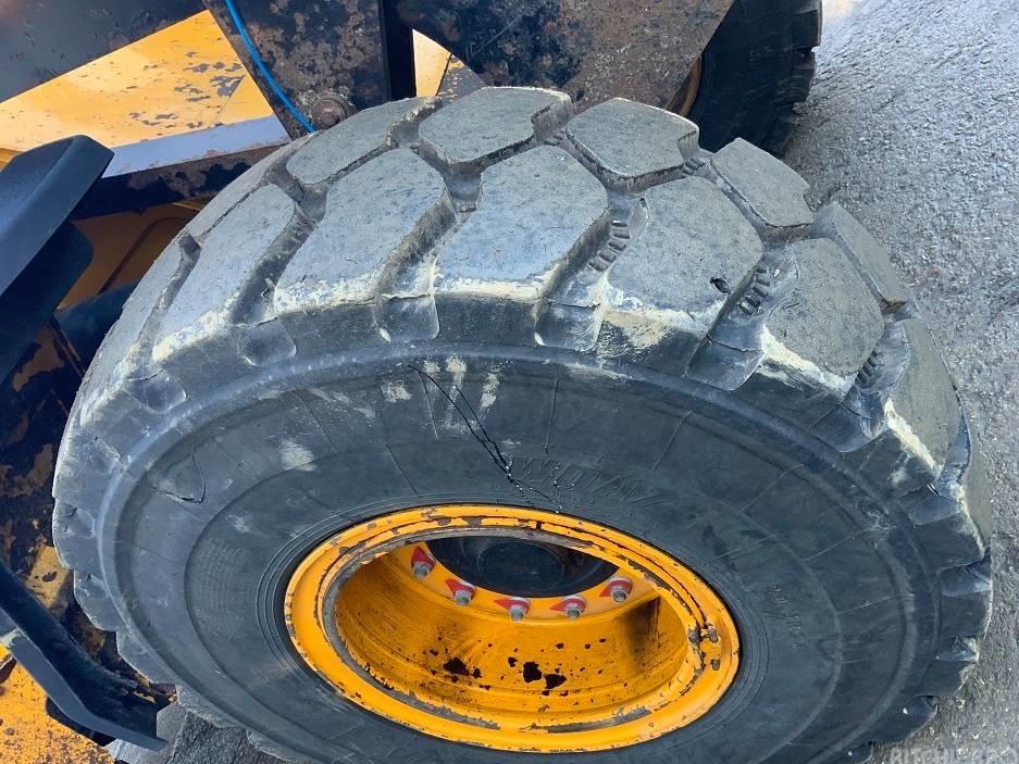Incarcator frontal - JCB 437 HT