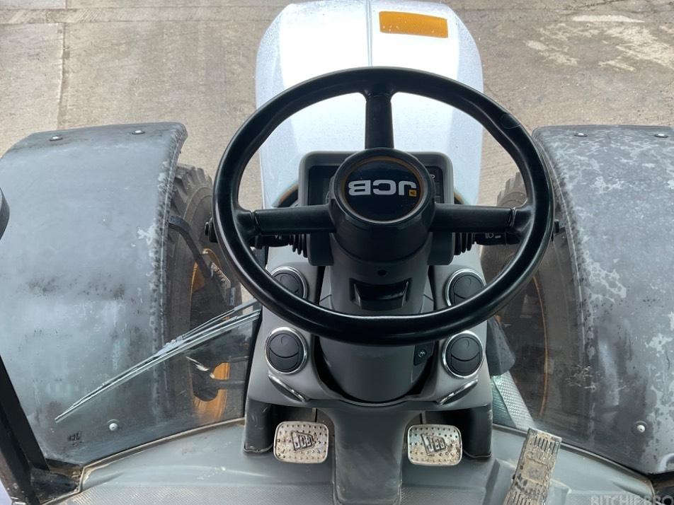 Tractor - JCB Fastrac 4220