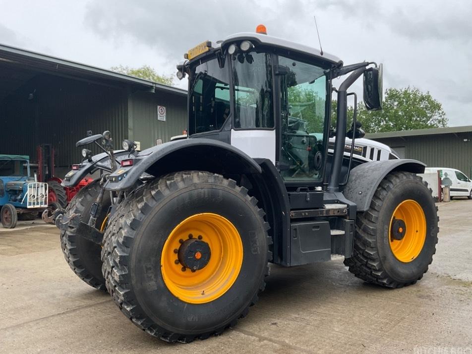 Tractor - JCB Fastrac 4220