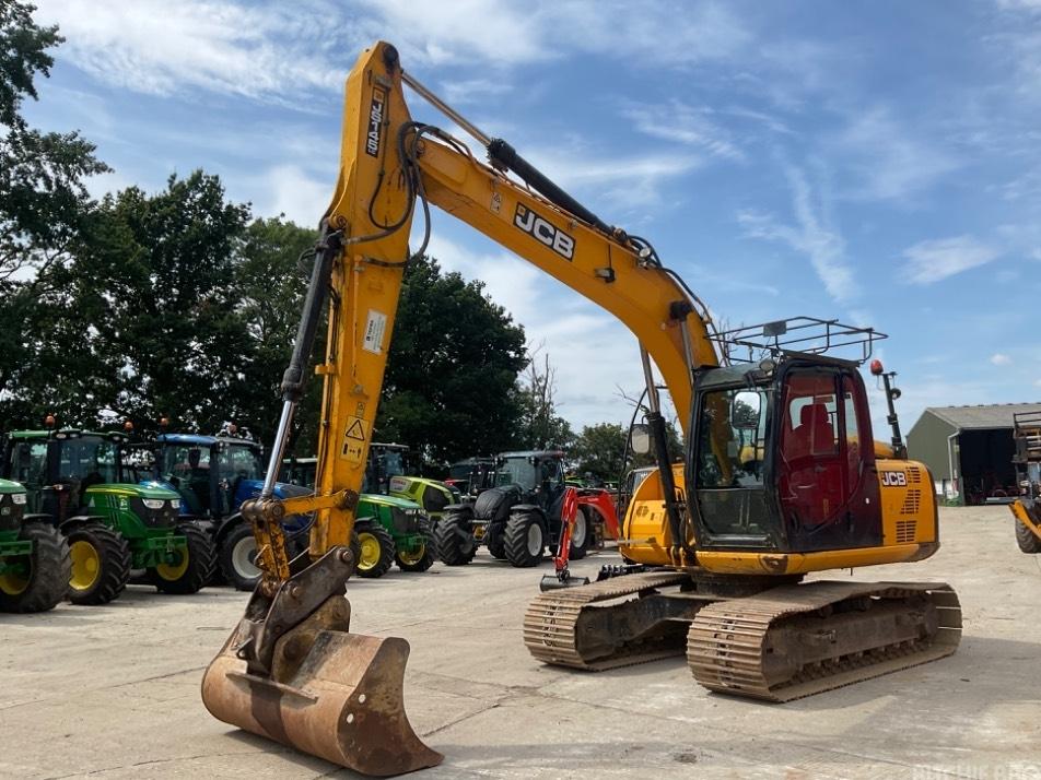 Excavator pe senile - JCB JS145