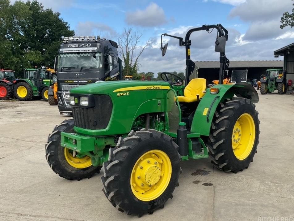 Tractor - John Deere 5050E