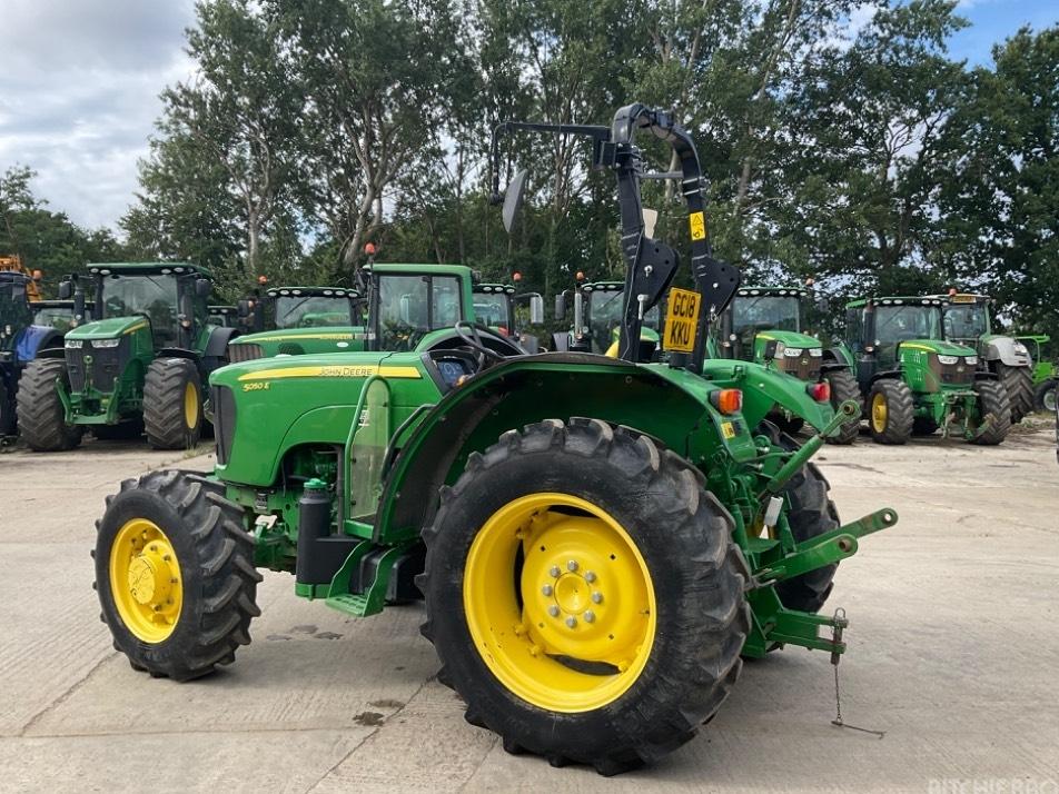 Tractor - John Deere 5050E
