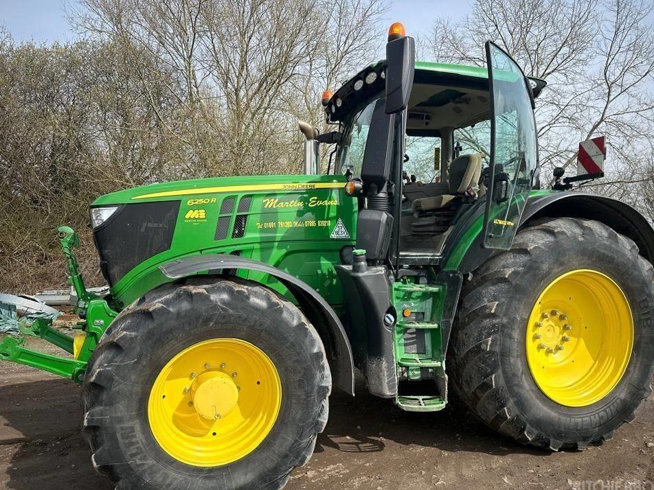 Tractor - John Deere 6250 R
