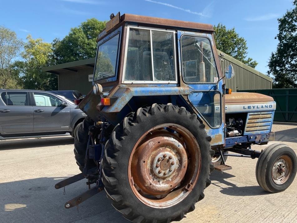 Tractor - Leyland 272