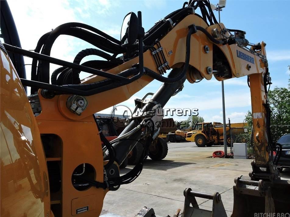 Excavator pe roti - Liebherr A910