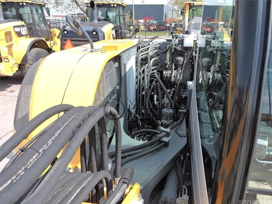 Excavator pe roti - Liebherr A910