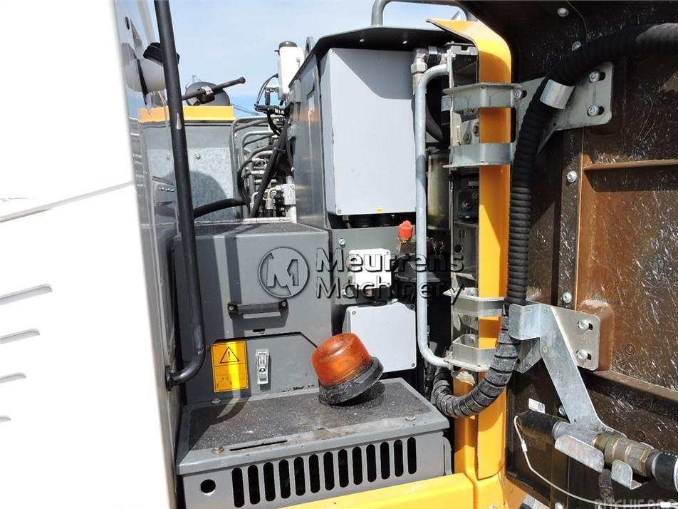 Excavator pe roti - Liebherr A910