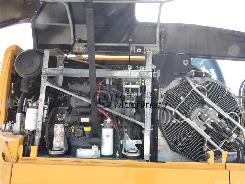 Excavator pe roti - Liebherr A910