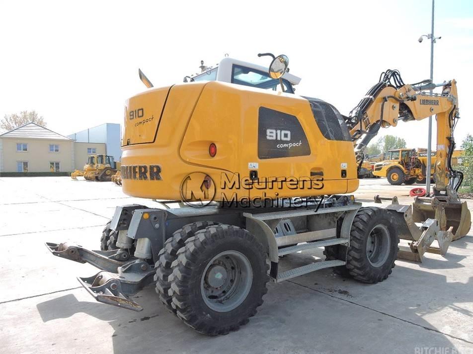 Excavator pe roti - Liebherr A910
