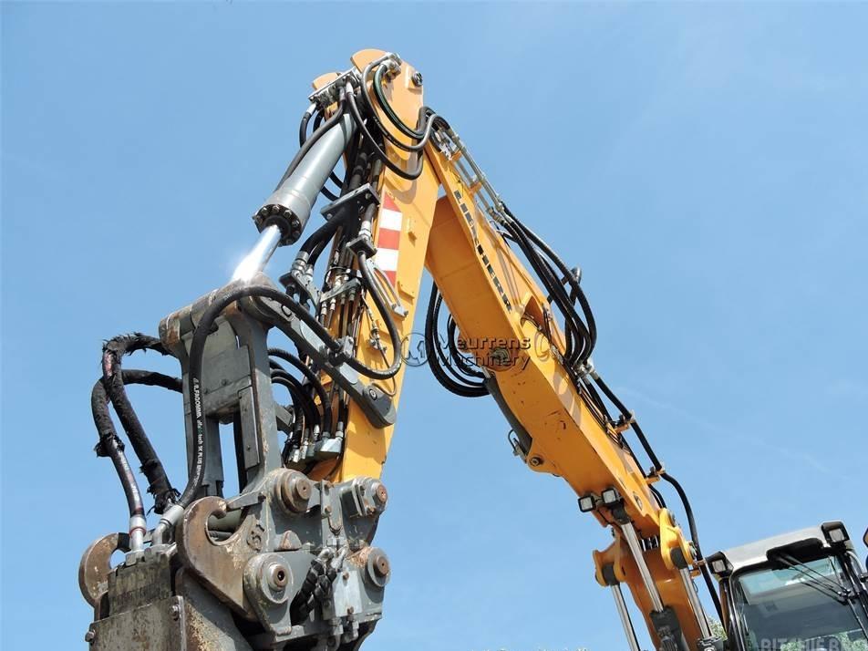 Excavator pe roti - Liebherr A918