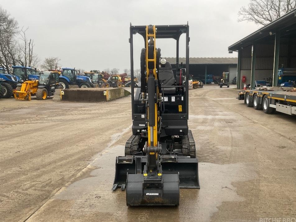 Excavator pe senile - New Holland E 17 D