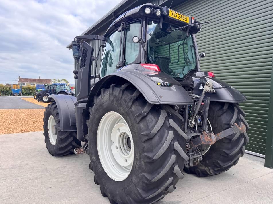 Tractor - Valtra T 235 Direct