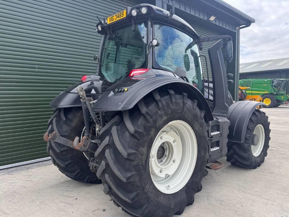 Tractor - Valtra T 235 Direct