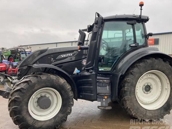 Tractor - Valtra T214 Versu