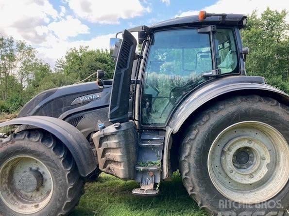 Tractor - Valtra T235V