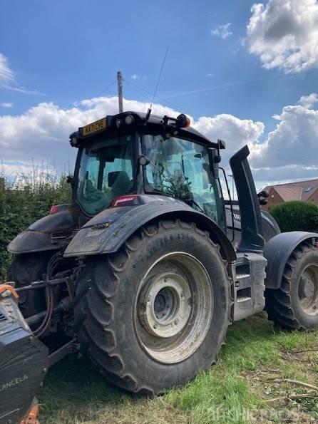 Tractor - Valtra T235V