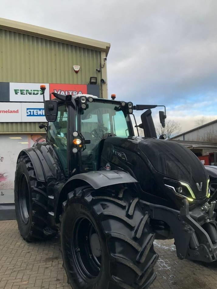 Tractor - Valtra T235V