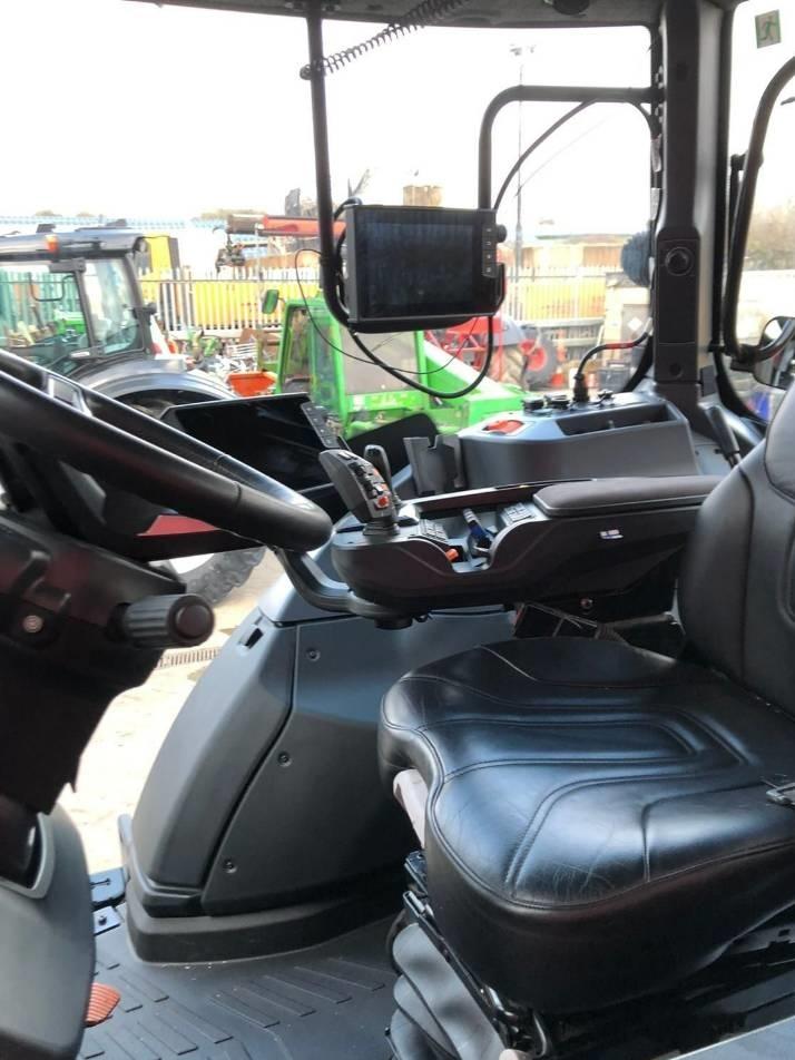 Tractor - Valtra T235V