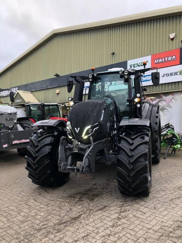 Tractor - Valtra T235V