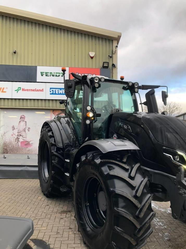 Tractor - Valtra T235V