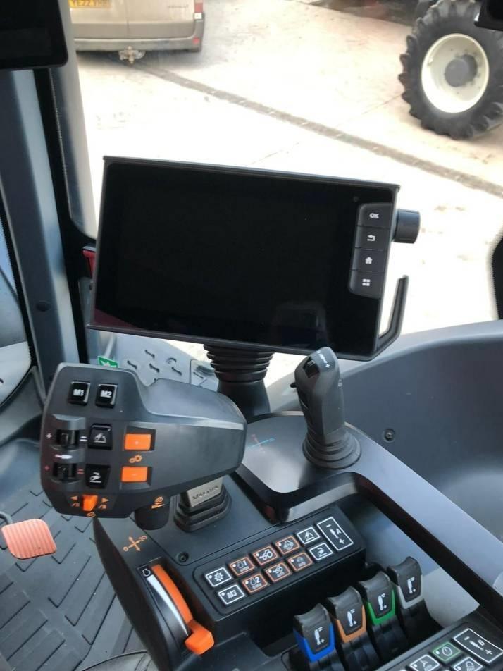 Tractor - Valtra T235V