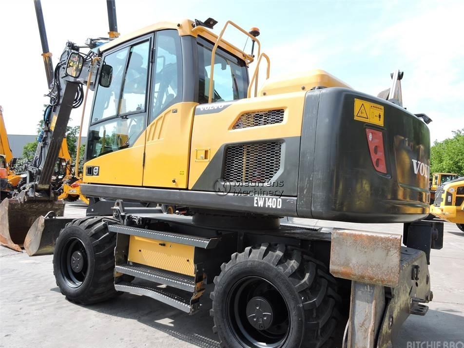 Excavator pe roti - Volvo EW140D