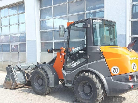 Mini incarcator - Hitachi ZW 75-6