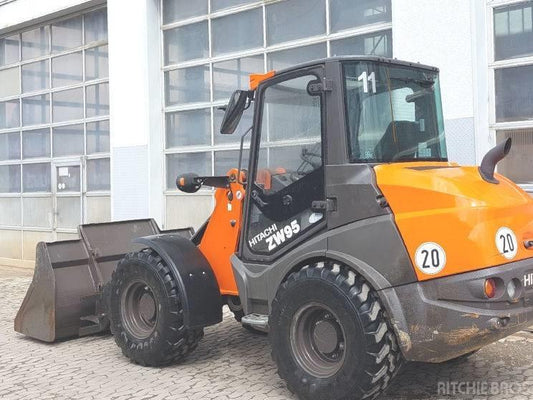 Mini incarcator - Hitachi ZW 95-6